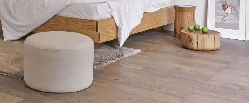 Sàn gỗ là điều đầu tiên và quan trọng nhất mà bạn cần chú ý khi lựa chọn ván sàn cho phòng ngủ