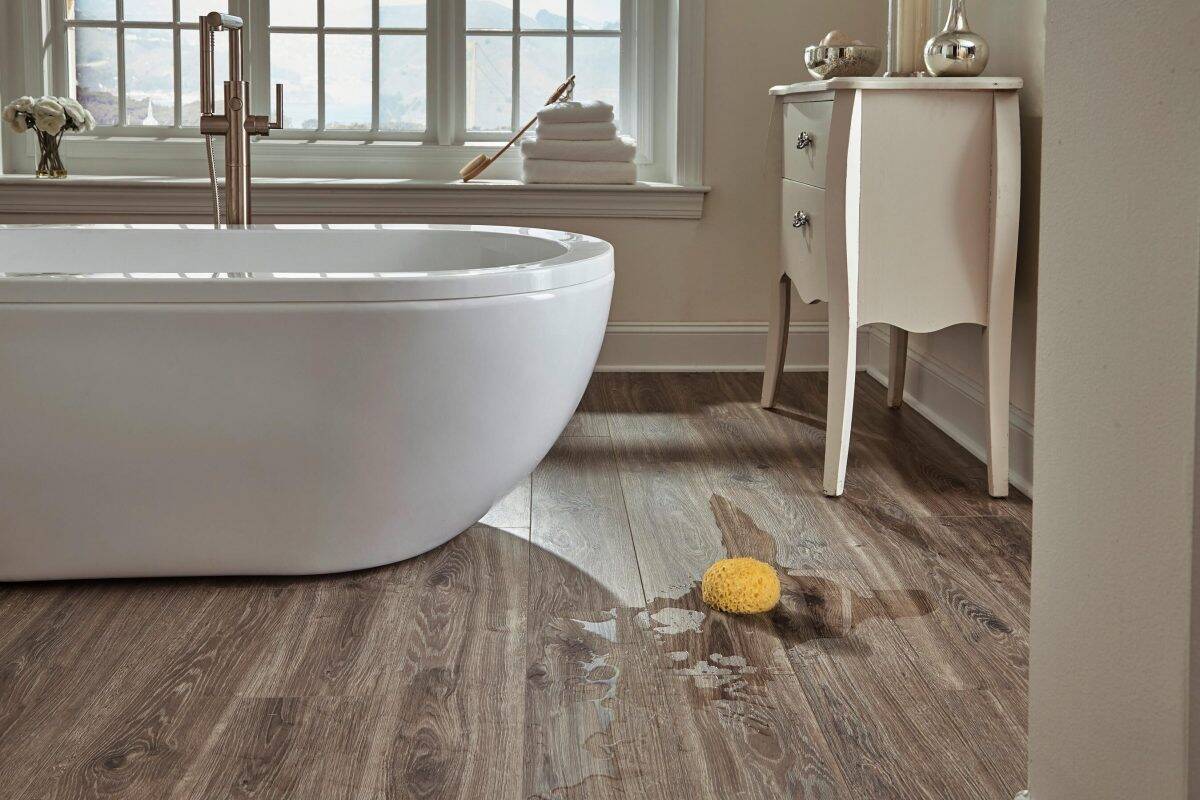 Vì sao bạn nên sử dụng sàn gỗ cho nhà tắm thay vì gạch men?
