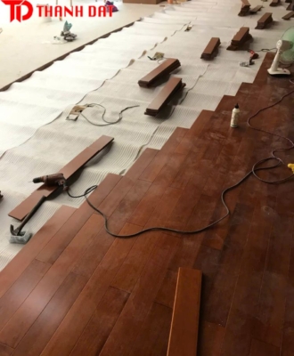 Sàn gỗ tự nhiên lát sân khấu