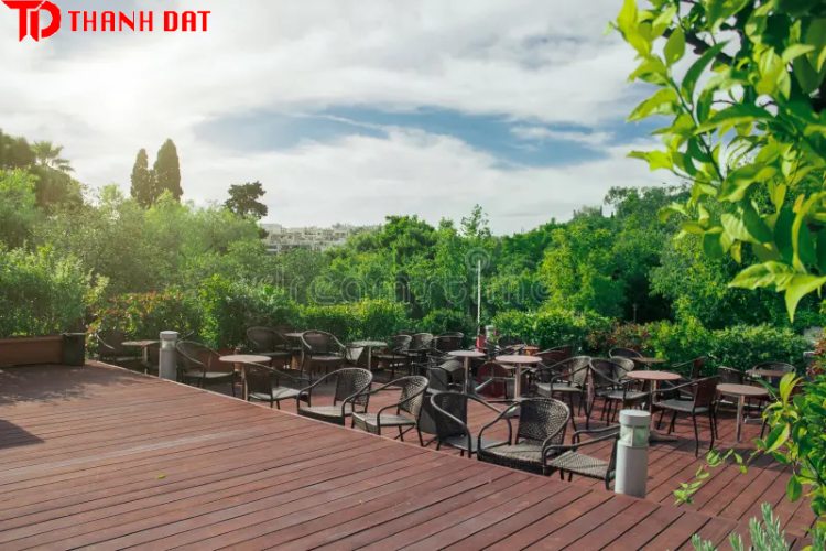 Sàn sân khấu ngoài trời