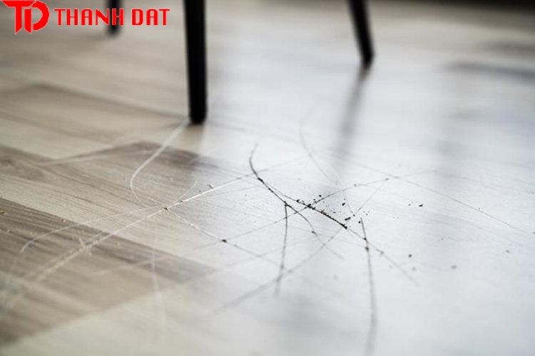 Sàn gỗ bị xước mức độ 2