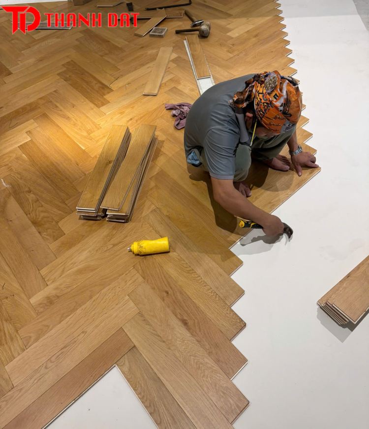 Thi công sàn gỗ xương cá Plywood